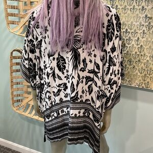 Vince Camuto Black and White Floral Poncho / Kimono